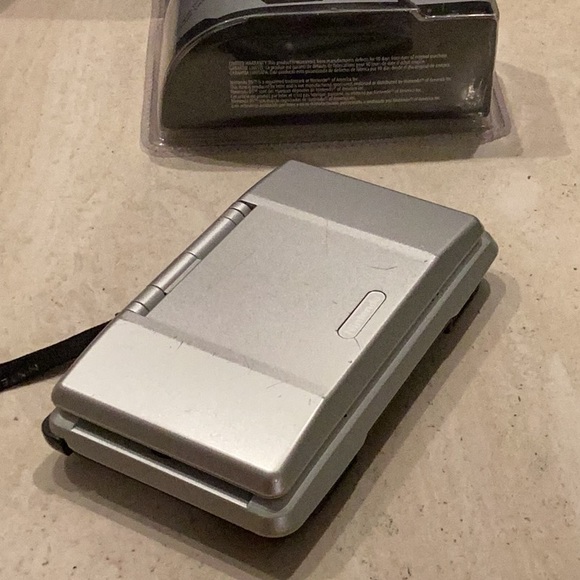 Nintendo DS Original Console Silver Handheld & Battery Charger Vintage Gaming - Picture 9 of 16